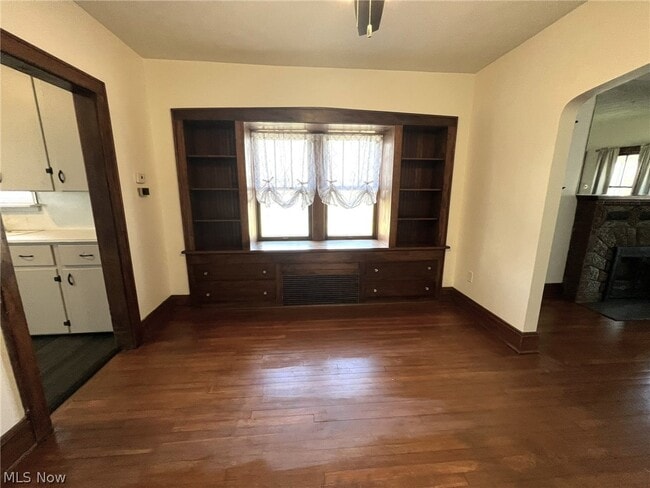 Building Photo - 982 Dan St