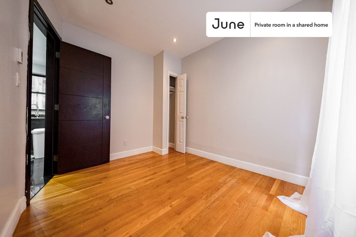 Building Photo - Room in Shared 3 bed/1 bath home