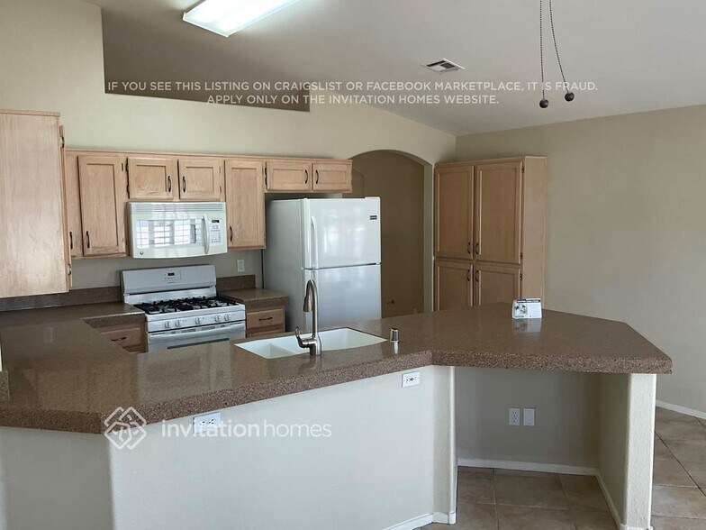 Building Photo - 7120 Desert Clover Ct