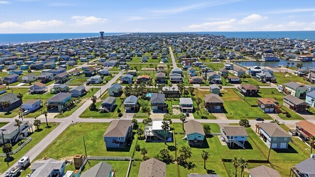 Building Photo - 4031 Panola Dr