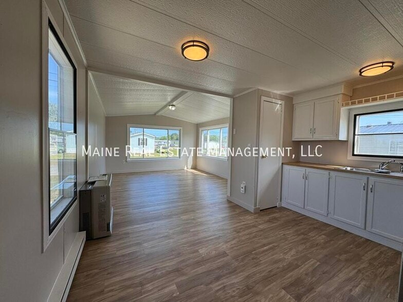 Primary Photo - 102 G St
