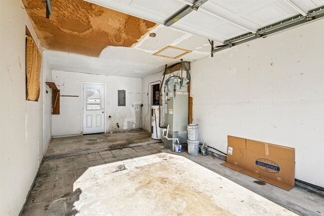 Building Photo - Comfortable Living with Private Yard, Deck & Easy Access to Ft. Eustis