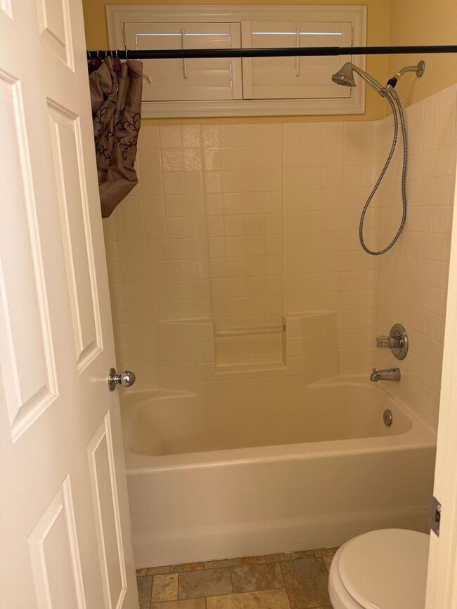 Building Photo - Beautiful Home with Pool near Tropicana and Buffalo