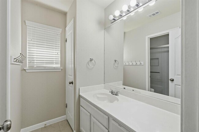 Building Photo - 2913 Winchester Dr