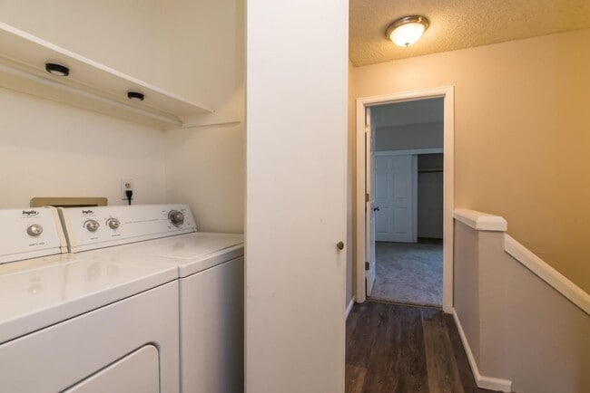 Building Photo - Spacious 3 Bedroom, 3 Bathroom Willowbrook Condo in Gunbarrel