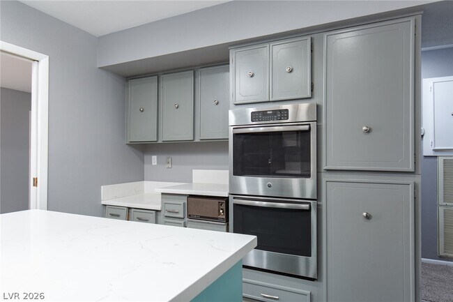 Building Photo - 3109 Downing Pl