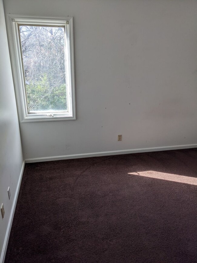 Building Photo - 1709 E Willow Ct