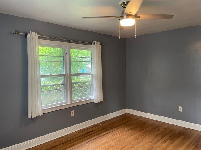 Building Photo - 2/1 Beach Bungalow in Biloxi