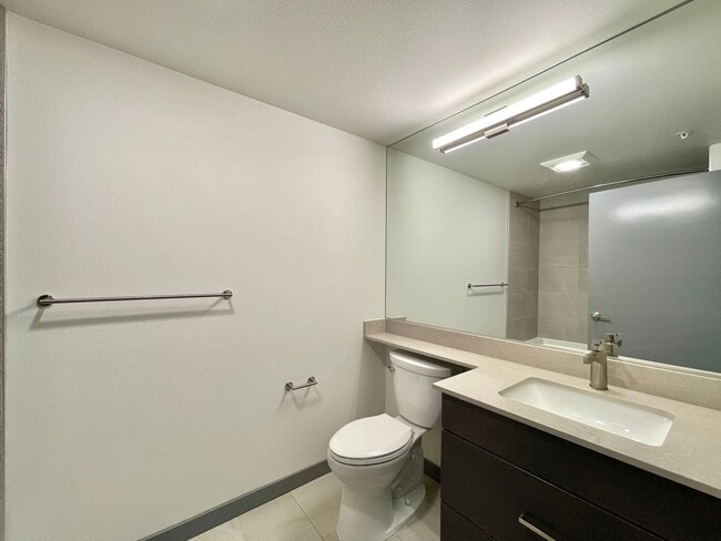 Building Photo - Modern Home For Rent