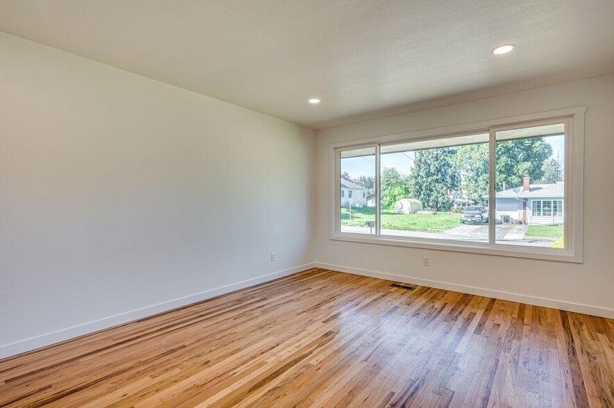 Building Photo - 634 NE 19th Ave