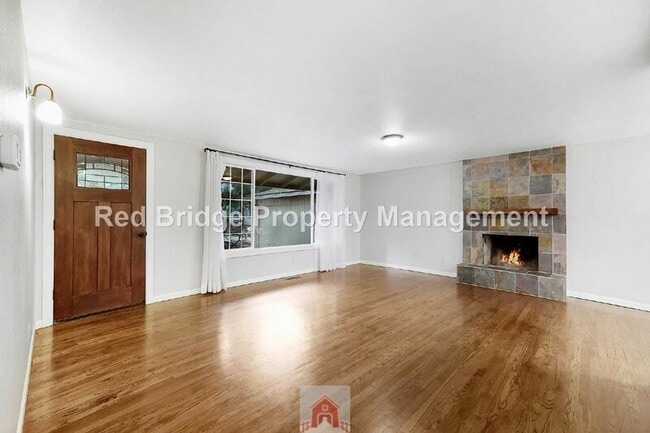 Building Photo - 5695 SW Washington Ct