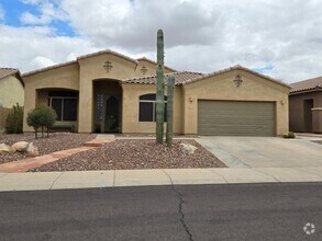 Building Photo - 3 Bedroom, 2 Bath with Den Available Now!