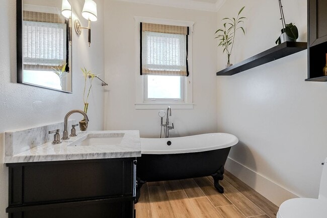 Building Photo - Beautiful Baldwin Park Craftsman home ready for move in!