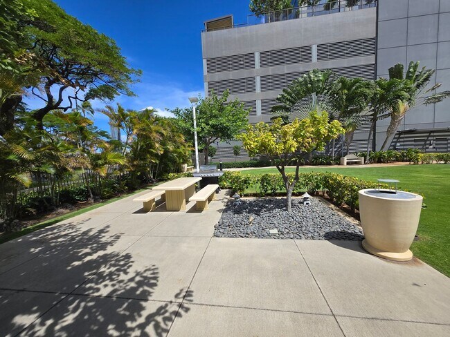 Building Photo - Pacifica Honolulu, 2 bdrm, 2 bath, 2 covered parking, just below the Penthouse