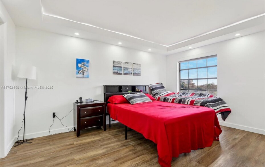 Master Bedroom - 5570 NW 44th St