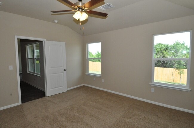 Building Photo - Dont Miss This Beauty In A Quiet Community