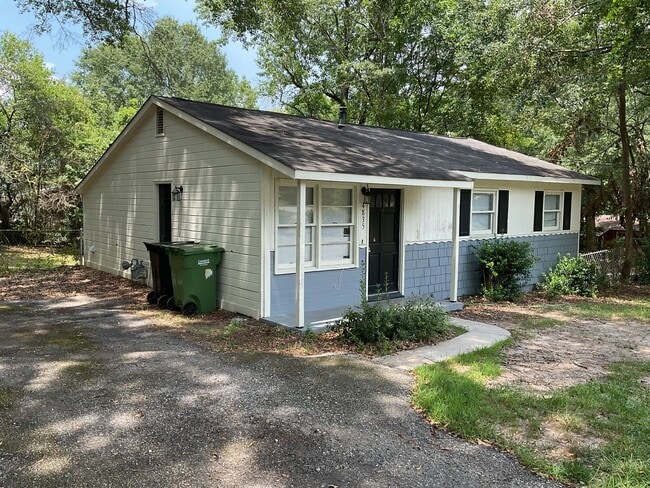 Primary Photo - Charming Corner-Lot Rental in Vista Terrace!