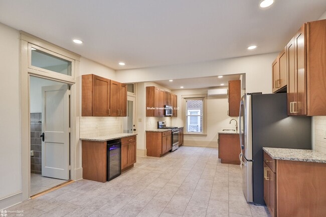 Building Photo - 67 W Laurel St