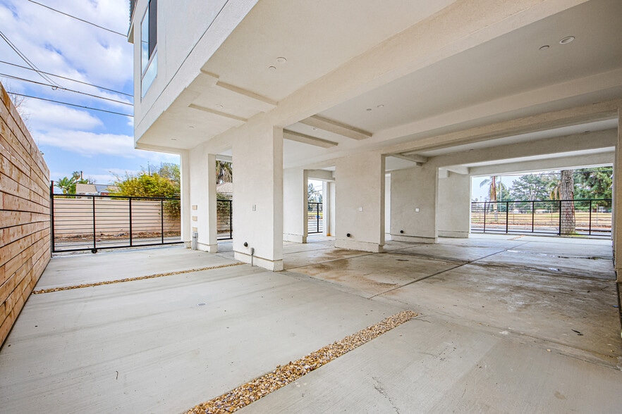 Building Photo - 6405 Odessa Ave