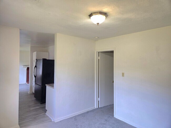 Building Photo - Move In Ready!