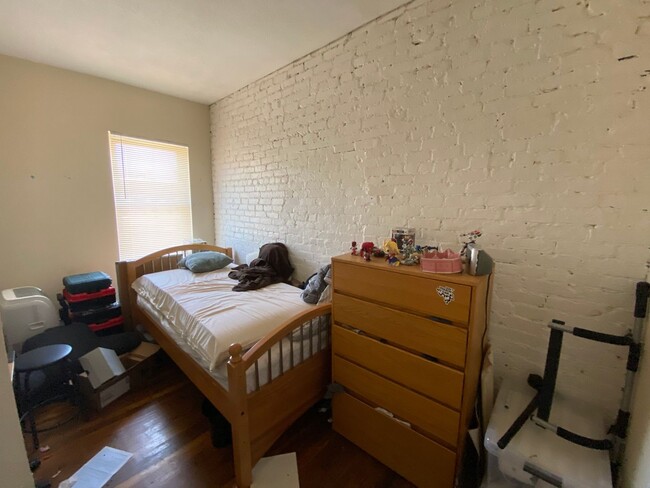 Building Photo - Fantastic 2 Bed Right Off The E Line!