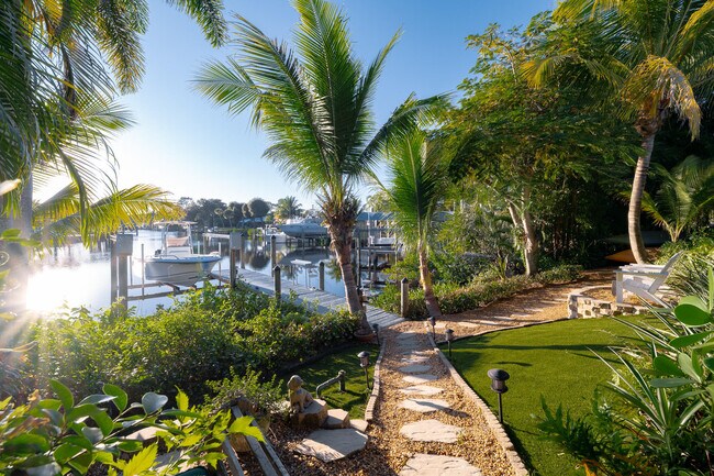 Building Photo - 3842 SW St Lucie Ln