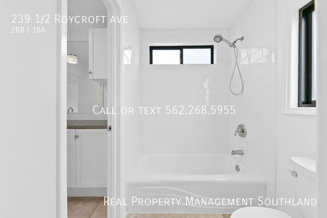Building Photo - 239 1/2 Roycroft ave-