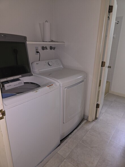 Laundry area - 176 Primrose Dr