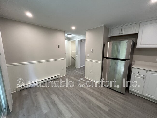 Building Photo - 270 Sunderland Rd