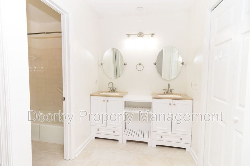 Building Photo - 8807 Heathfield Dr