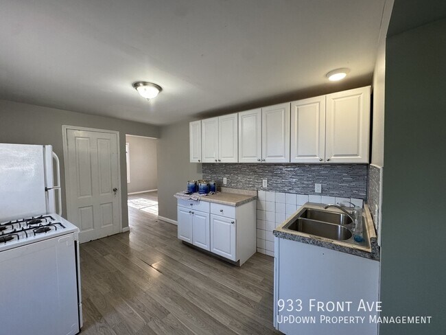 Building Photo - 933 Front Ave