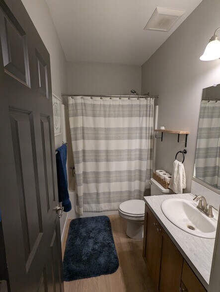 Building Photo - 342 Helens Ln