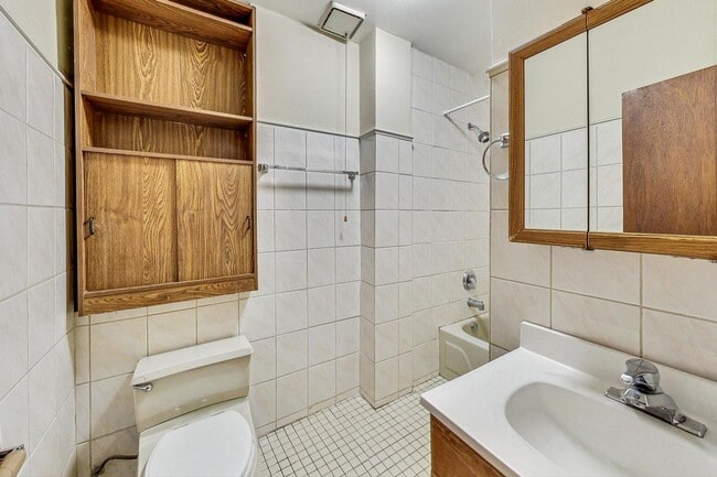 Building Photo - 838 N State St