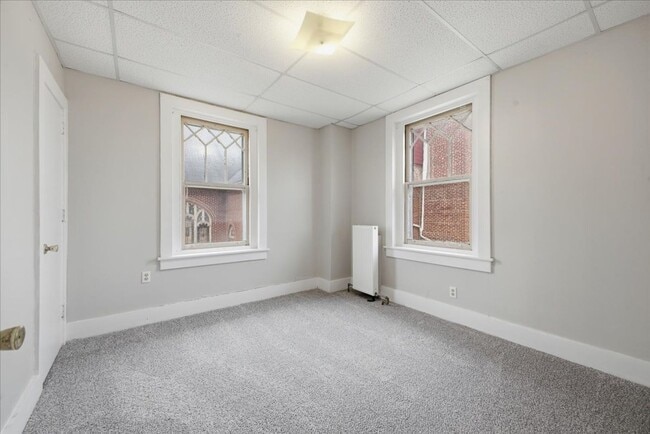 Building Photo - Spacious Victorian, over 2400 sq ft