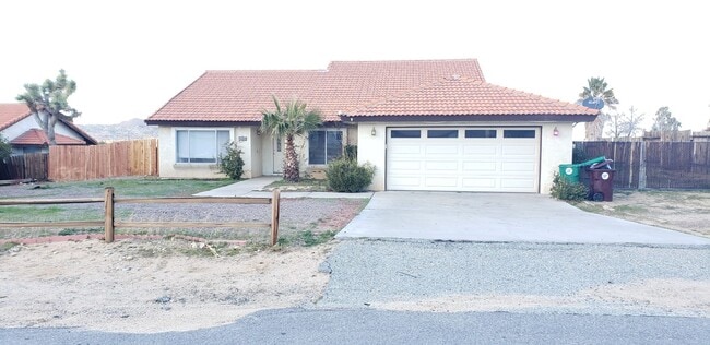 Building Photo - *DO NOT DISTURB TENANTS- 4 bedroom 2 bath home w/POOL!!