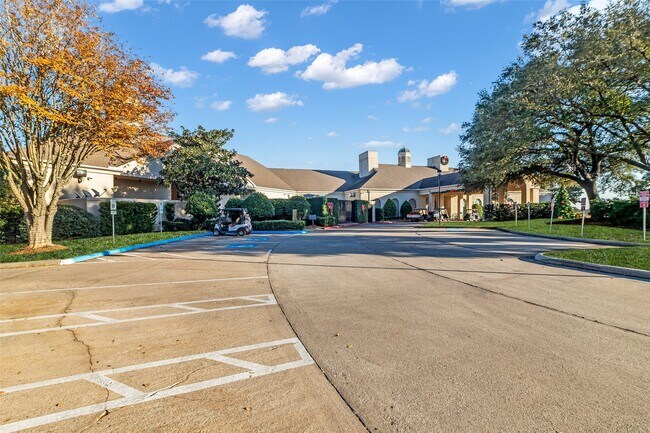 Building Photo - 35 W Pines Dr