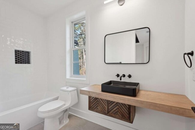 Building Photo - 120 Thome Dr