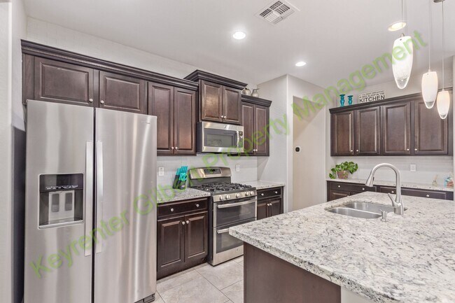 Building Photo - Beautiful Single-Story 3-Bed/3-Bath Home i...