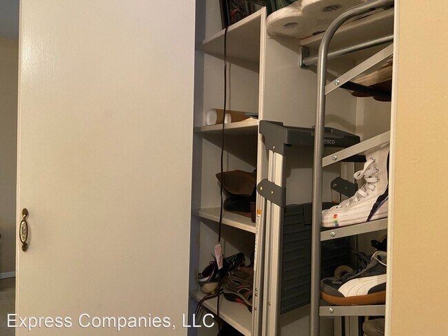 Building Photo - 3 br, 2 bath House - 15 W Loma Vista Dr. #104