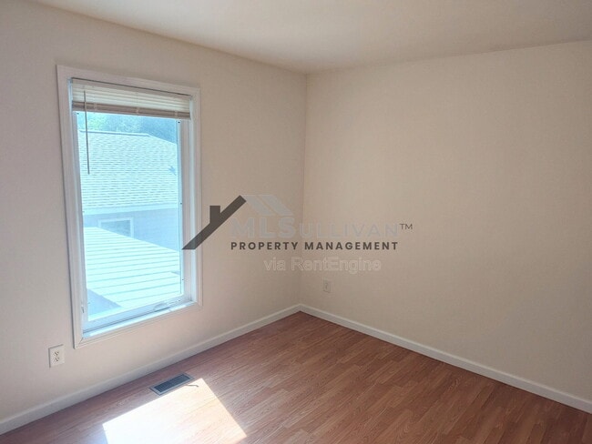 Building Photo - 308 Lakeshore Dr