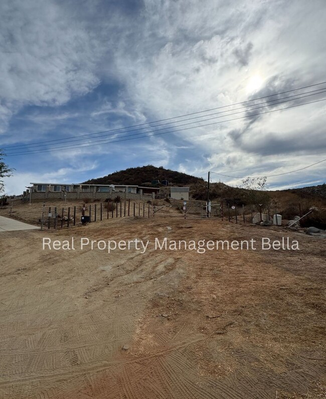 Building Photo - Spacious 4-Bedroom Retreat with Stunning V...