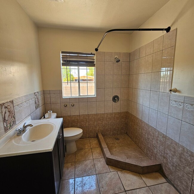 Building Photo - 3 bedroom/2 bath home for Rent