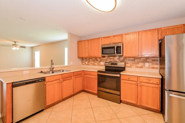 Building Photo - 165 Walnut Crest Run