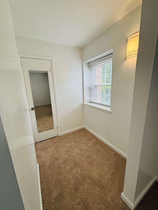 Building Photo - 103 Huntington Ln