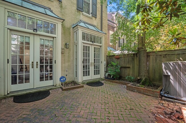 Building Photo - 4422 Westover Pl NW