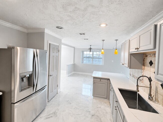 Building Photo - 15719 Red Springs Dr