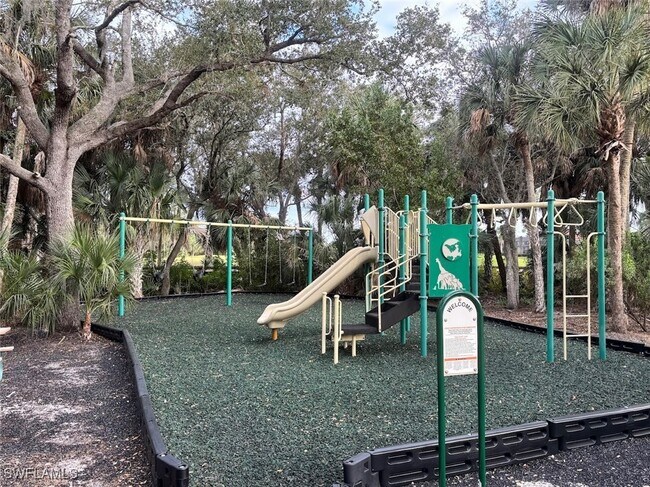 Building Photo - 18941 Bay Woods Lake Dr