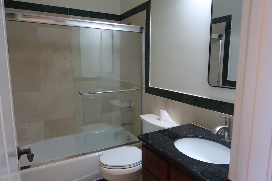 Building Photo - 5032 Anza St