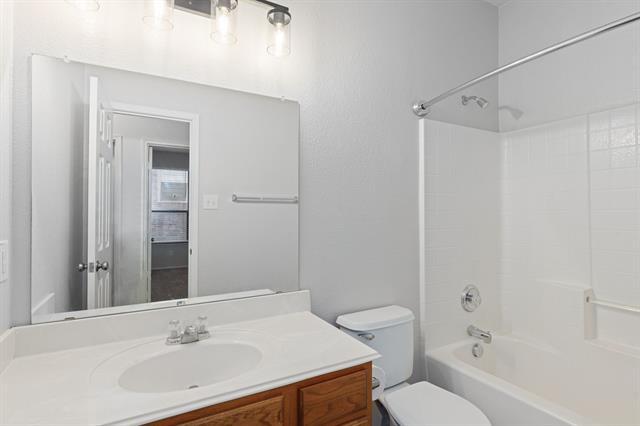 Building Photo - 10701 Vista Heights Blvd