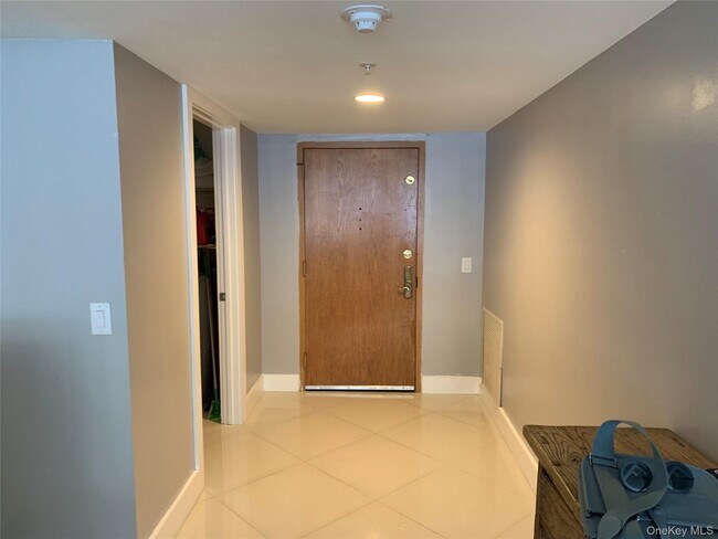 Building Photo - 16711 Collins Ave